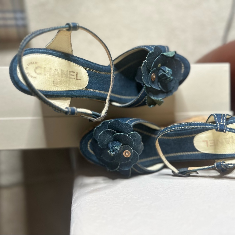 Great Condition! Dress up or go casual. Size 40 or 9